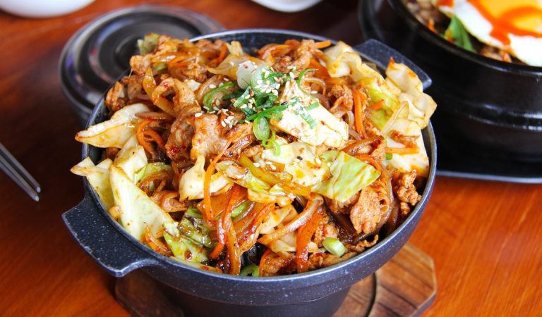 Thai Food Delights: Must-Try Dishes and Varieties